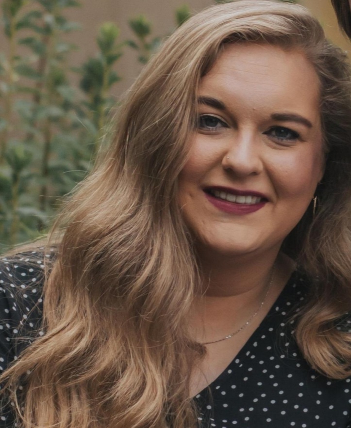 Leah Layton headshot